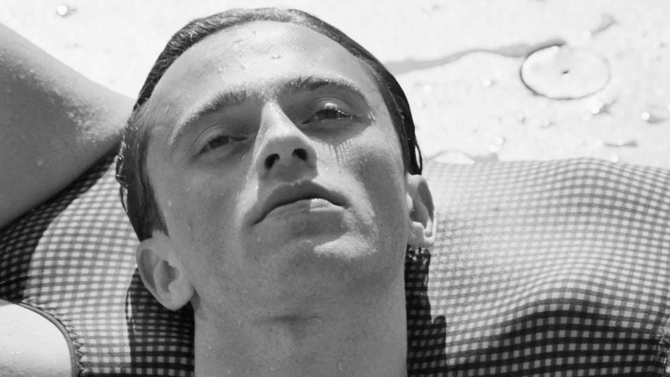 ”L’Étranger", un roman du philosophe Albert Camus, adapté au cinéma par François Ozon Image du film. Meursault (joué par l