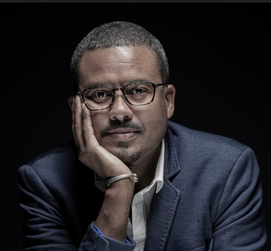 Portrait photographie de David Diop. Source: opencountrymag.com