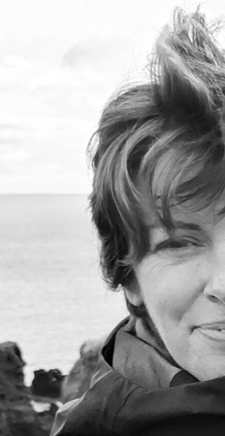 Photo d'une motié de mon visage, en noir et blanc