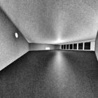 salle blanche et sol gris. Pas de fenêtre